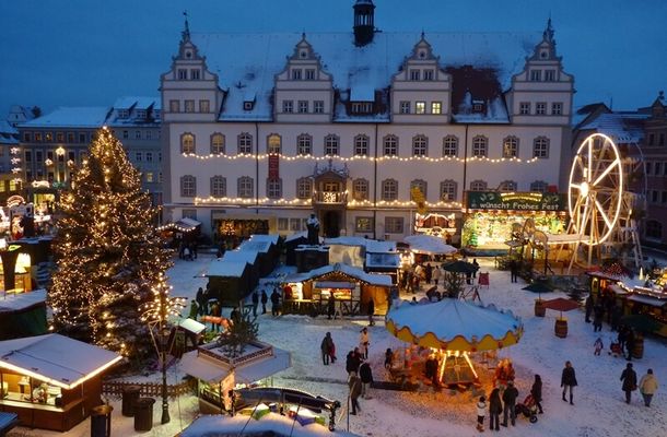 Wittenberg mit Weihnachtsmarkt am Lutherhaus und Weihnachtstimmung mitten im Wald